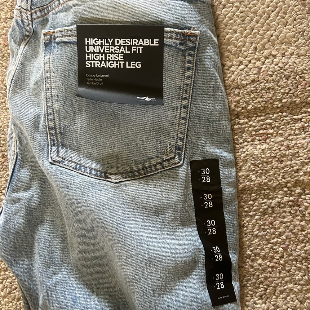Silver Jeans. NWT. High rise straight leg. W30. L28 - Picture 1 of 2